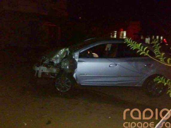 Motorista dorme ao volante e colide contra poste na madrugada, em Santo Ângelo - foto 3