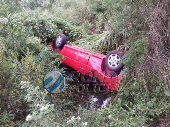 Casal fica ferido em capotamento no acesso a Ouro Verde-SC - foto 3