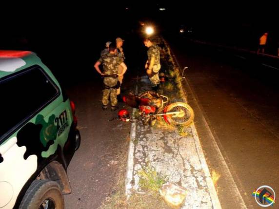Motociclista 

foge da polícia e é preso após acidente - foto 2