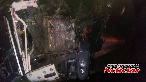 Mulher morre em colisão entre carro e caminhão no Norte do RS - foto 2