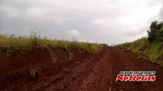 Veículos precisam ser rebocados por trator no interior do município de Alegria - foto 4