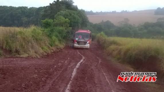 Veículos precisam ser rebocados por trator no interior do município de Alegria - foto 5
