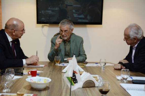 Decisão foi tomada na noite desta segunda-feira após orientação da convenção nacional do partido