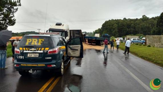 Acidente envolve três veículos
na BR 285 em Passo Fundo - foto 3