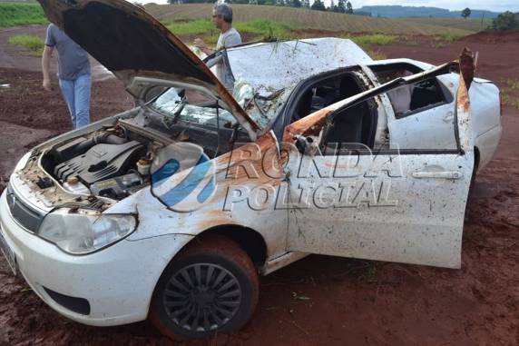 Capotamento é registrado a margem da BR-282 em Pinhalzinho - foto 3