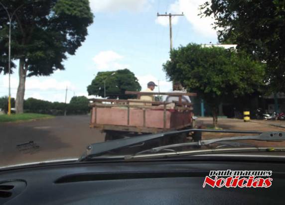 VÍDEO: Motoristas contestam a legalidade da circulação de carretas agrícolas no trânsito - foto 3