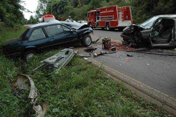 Motorista gravemente ferido em colisão frontal na RS 135 - foto 2