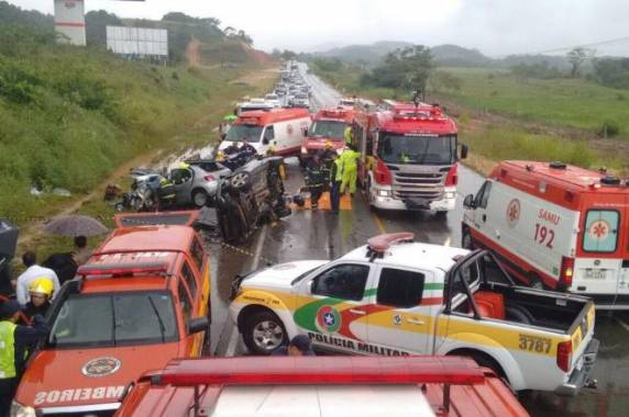 Acidente deixou a rodovia interditada por meia hora