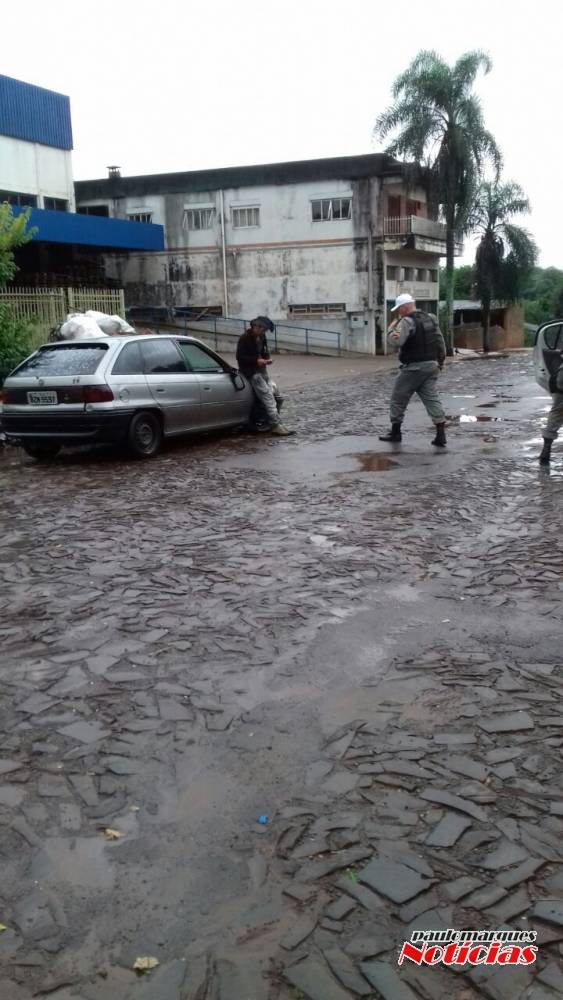 VÍDEO: Motorista se envolve
em acidente e diz a polícia ter tomado só 1Lt de vinho, em Ijuí - foto 3