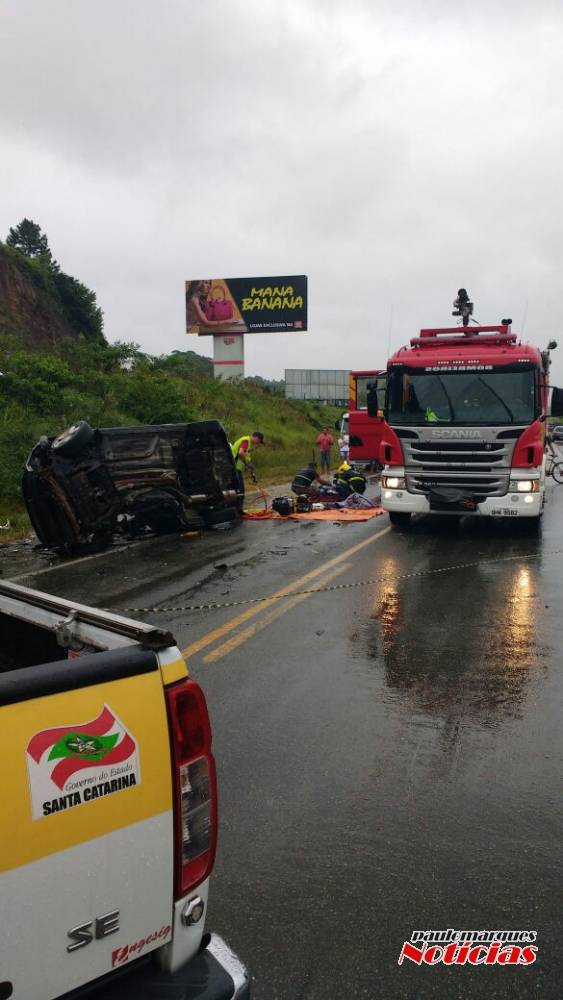 Acidente entre dois carros deixa sete
feridos na Rodovia Antônio Heil, em Itajaí - foto 3