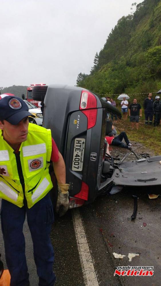 Acidente entre dois carros deixa sete
feridos na Rodovia Antônio Heil, em Itajaí - foto 5