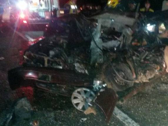 Cinco
pessoas morrem em acidente de trânsito na BR-101, em Içara - foto 2
