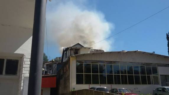 Bombeiros atendem ocorrência de incêndio na região central de Blumenau - foto 3