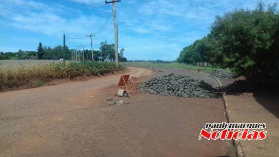 Moradores de Independência estão insatisfeitos com calçamento em meia rua - foto 2