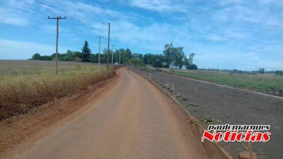 Moradores de Independência estão insatisfeitos com calçamento em meia rua - foto 5
