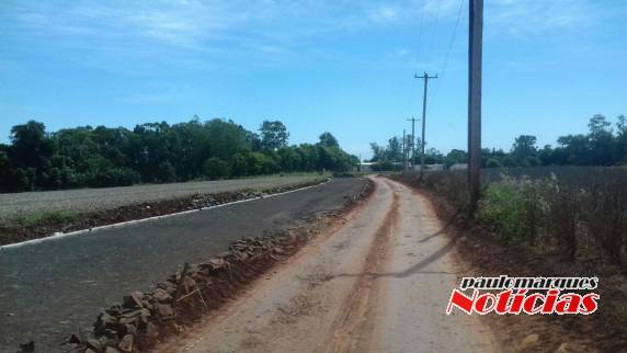 Moradores de Independência estão insatisfeitos com calçamento em meia rua - foto 4
