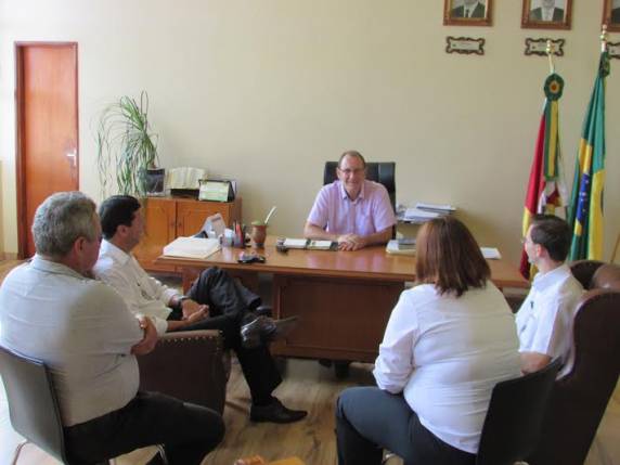 Prefeito Marasca recebe representantes do Sicredi - foto 2