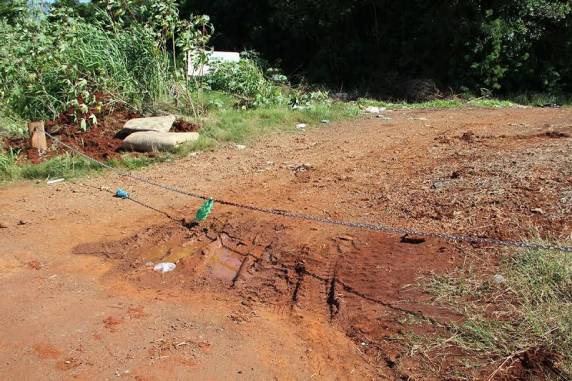 Munícipes descartam lixo em local proibido - foto 2