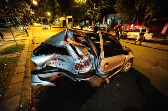 Vítimas, que passeavam com o cachorro, foram 

encaminhadas ao HPS 