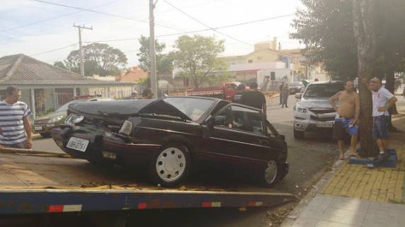 Três carros sofrem danos em acidente de trânsito causado por homem embriagado em Santiago - foto 2