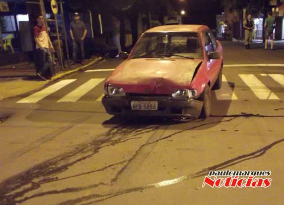 Motorista de veículo roubado foge da polícia e provoca acidente no centro de Três de Maio; VEJA VÍDEO - foto 4