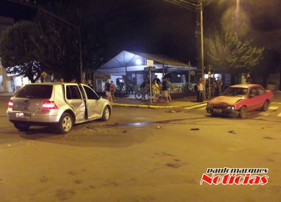 Motorista de veículo roubado foge da polícia e provoca acidente no centro de Três de Maio; VEJA VÍDEO - foto 2