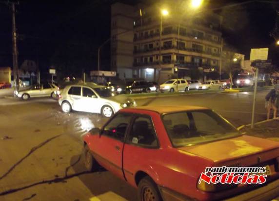 Motorista de veículo roubado foge da polícia e provoca acidente no centro de Três de Maio; VEJA VÍDEO - foto 5