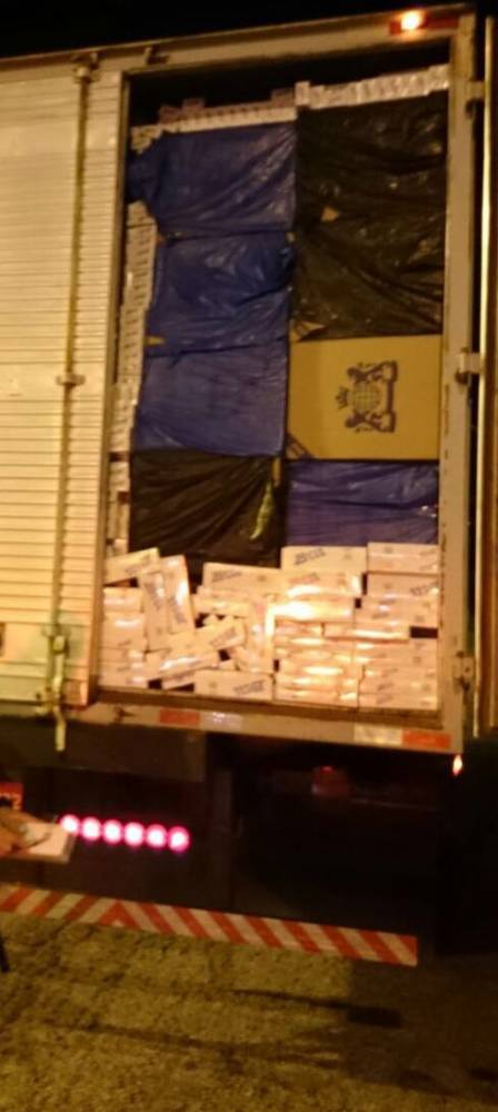 Receita Federal apreende caminhão transportando cigarros em Biguaçu/SC - foto 3