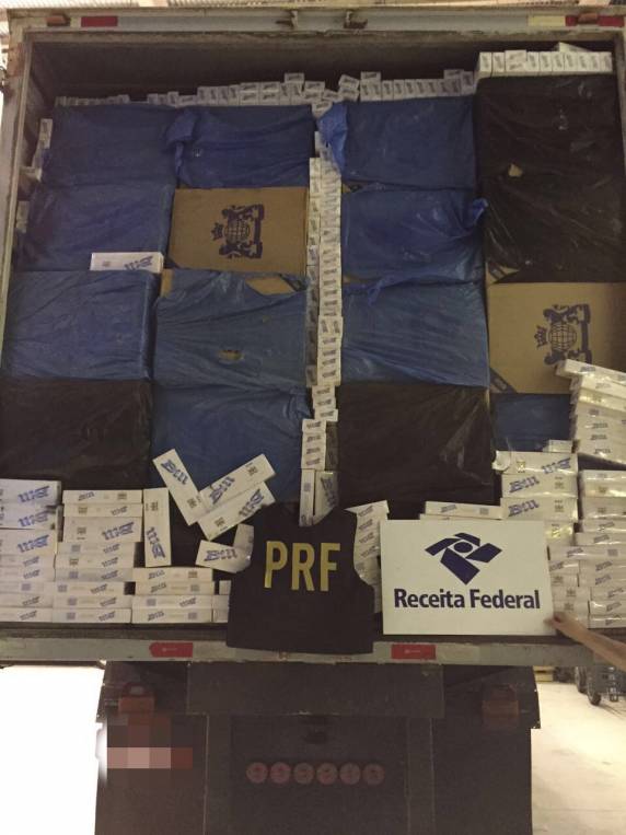Receita Federal apreende caminhão transportando cigarros em Biguaçu/SC - foto 4