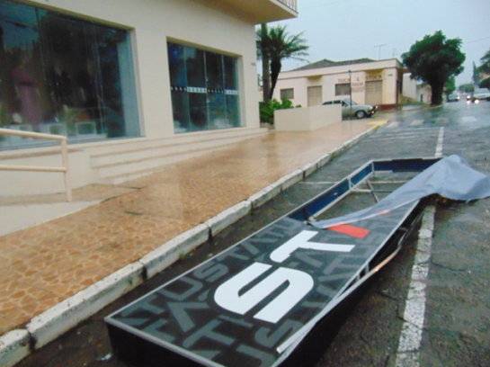 Temporal causou danos em São Francisco de Assis - foto 4