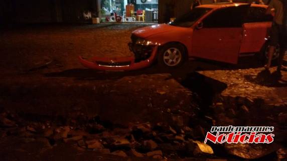 Jovem registra queixa depois de danificar o carro em obra de saneamento básico em Três de Maio - foto 2
