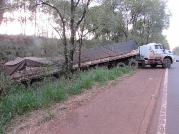 Acidente envolvendo caminhão na RS-155 em Santo 

Augusto - foto 3