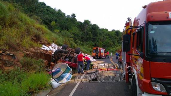 Adolescente morre e outros dois ficam gravemente feridos em capotamento na SC-484, em Chapecó - foto 3