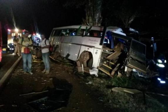 Conforme relatos de passageiros, motorista teria perdido o 

controle do veículo após disparos de arma de fogo 