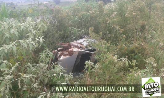Veículo tomba na RS 207 em Crissiumal - foto 2