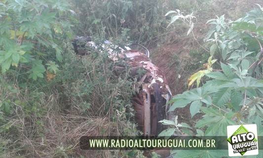 Veículo tomba na RS 207 em Crissiumal - foto 3