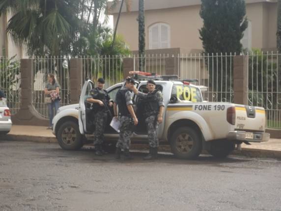 Acidente de trânsito termina em briga e apreensão de arma de fogo no centro de Três Passos - foto 4