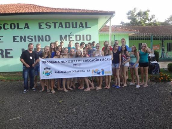 Projeto de Educação sobre empreendedorismo, Educação Fiscal e Nota Fiscal Gaúcha é realizado na EEEM Madre Madalena em São José do Inhacorá