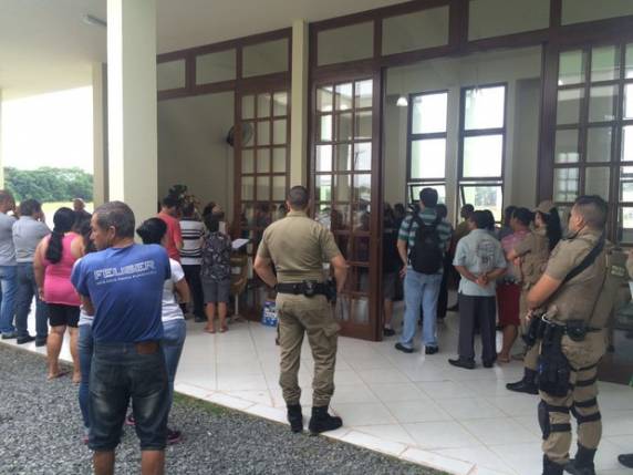 PM é acionada após tumulto em velório de menina de 3 anos - foto 2