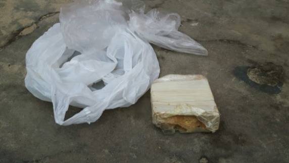 Mulher é presa com meio quilo de Crack no bairro Santiago Pompeu em Santiago - foto 2