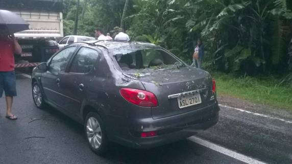 Queda de barreira no morro do Boi atrapalha trânsito na BR 101 - foto 2