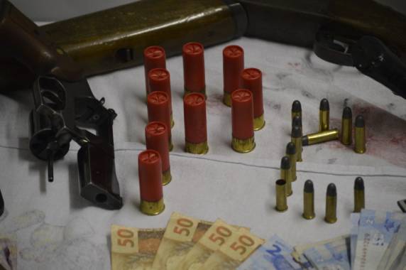 Mulher é presa com armas pela Polícia Civil - foto 2