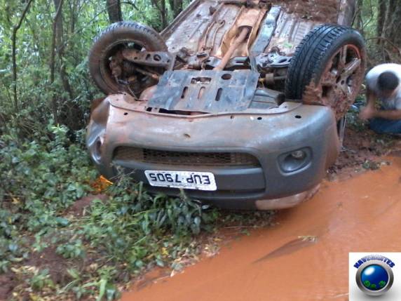 Excesso de chuva e buracos motiva acidente na ERS 324 em Nonoai - foto 3
