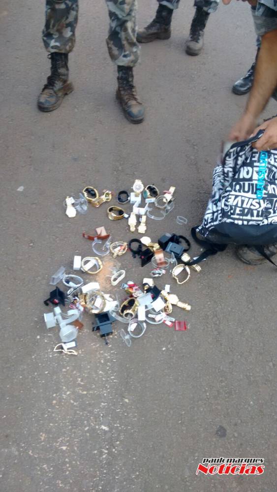 Assalto a joalheria na Avenida Brasil resulta em quatro prisões, em Passo Fundo - foto 3