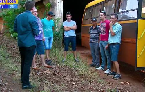Sem transporte escolar, pais se revezam para levar filhos à aula em Independência - foto 3