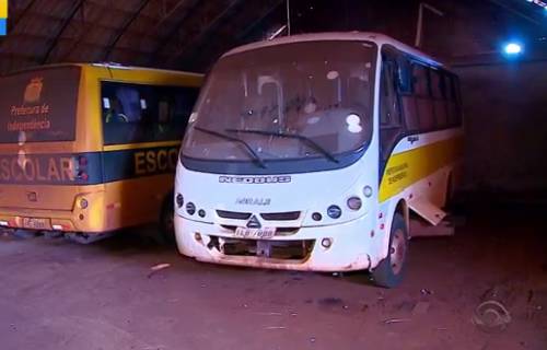 Sem transporte escolar, pais se revezam para levar filhos à aula em Independência - foto 4