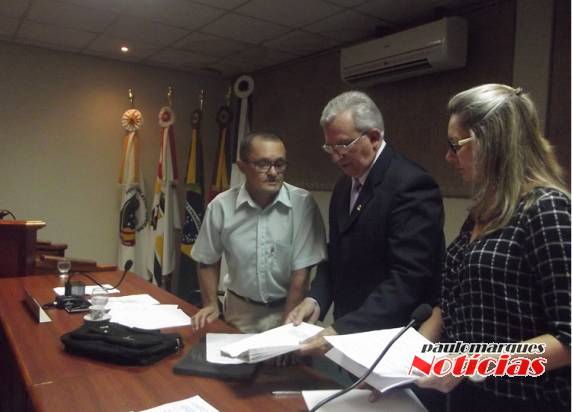 A propsota iguala salários de vereadores e 

professores