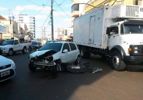 Acidente de trânsito no centro de São Luiz - foto 2
