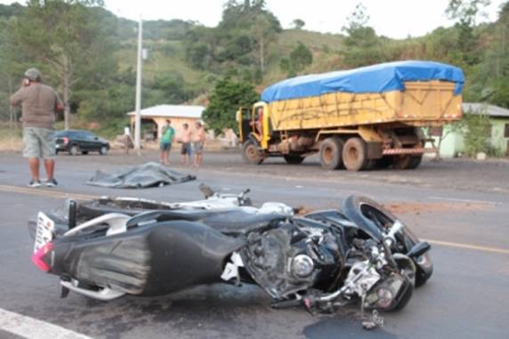 Motociclista morre após acidente na RSC-287 - foto 3