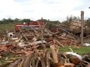Em 5 minutos, temporal no RS causa estragos e
assusta em zona rural - foto 3